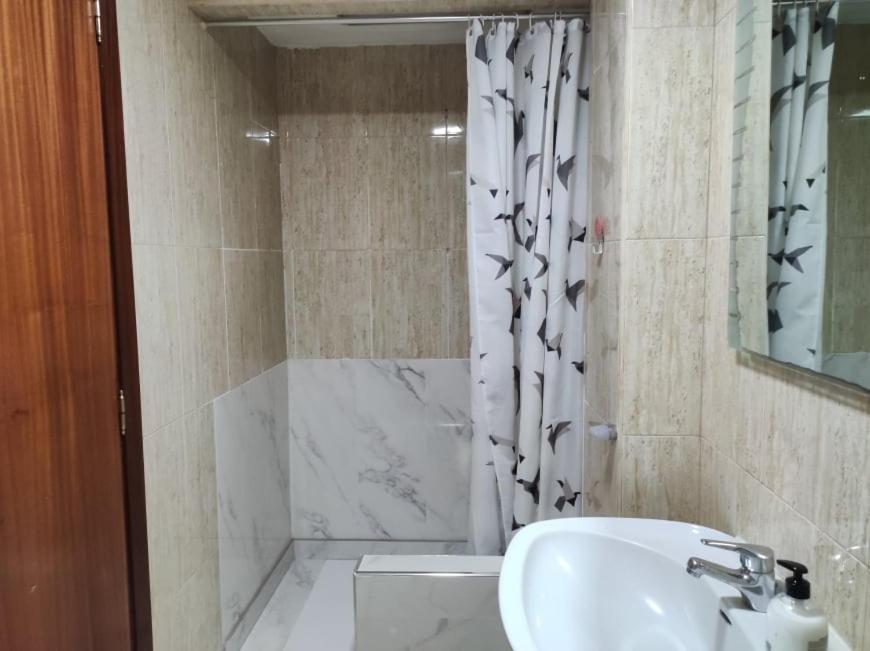 35-3- Комната В Квартире Для Семьи От 1 До 4 Человек В Центре Аликанте Alicante Exterior photo